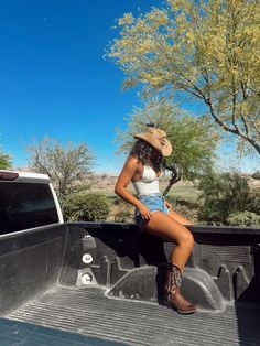 Cowgirl outfits County Fair Outfit, Fair Fits, Traje Cowgirl, Acl Festival, Foto Cowgirl, Cowgirl Style Outfits, Country Aesthetic, Country Summer, Fest Outfits