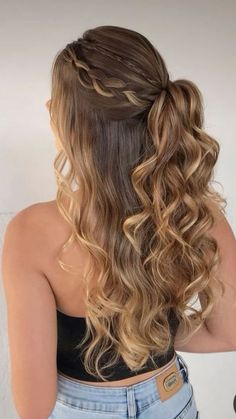 #hairstyle #instaphoto #goodvibes #photooftheday #instagood #fitnessgirl #fit #body #brunettegirl #photo Graduation Hair Medium Length, Grade 8 Grad Hairstyles Simple, Grad Hair Updo, Graduation Hair Styles Straight Hair, Hairstyles For 8th Grade Graduation, Grad Hair Ideas, Hairstyles For Grad, Hair Styles For Graduations, Hair Ideas For Graduation