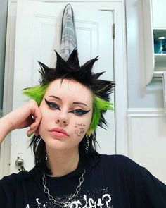 universe Punk Makeup, Alternative Makeup, Grunge Look, Hair Reference, 90s Grunge, Grunge Hair, Soft Grunge, Grunge Style