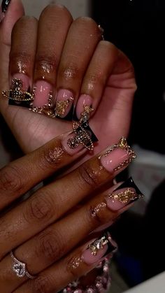 Cute Gold And Black Nails, Duck Nails Gold, Short Junk Nail Designs Acrylic, Weird Core Nails, Short Gold Acrylic Nails, Nail Ideas For Birthday, Gold Nail Inspo Acrylic, Gold Duck Nails, Gold Charm Nails