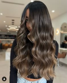 Highlights In Brown Hair, Highlights Styles, Balyage Long Hair, Balayage Hair Caramel, Rambut Brunette, Black Hair Balayage, Hair With Highlights, Brown Hair Looks, Brown Hair Inspo