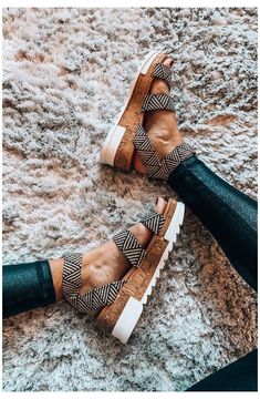 Comfortable Concert Shoes, Women’s Summer Shoes, Womens Spring Shoes, Summer Shoes Outfit, Shoes For Moms, Trendy Summer Shoes, Summer Shoes 2023, Sandals 2020 Trends, Comfortable Summer Shoes