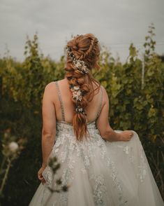 X3 reasons why you should consider choosing a dried flower hair vine for your wedding hair - ⠀⠀⠀⠀⠀⠀⠀⠀⠀ ✨A hair vine can make a real statement and elevate your hair style on your wedding day. ⠀⠀⠀⠀⠀⠀⠀⠀⠀ ✨ Vines are extremely versatile and can be styled in so many different ways. ⠀⠀⠀⠀⠀⠀⠀⠀⠀ ✨ Unlike fresh flowers, they won’t wilt by the time you get to the reception so your hair accessory will continue to look perfect for the whole of your wedding day. ⠀⠀⠀⠀⠀⠀⠀⠀⠀ Share these tips with your fellow ... Braided Floral Wedding Hair, Vine Dresses, Bridesmaid Outfits, Floral Wedding Hair, Bridal Braids, Flower Braids, Loose Braids