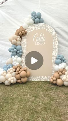 an arch made out of balloons with the words hello lindo in front of it