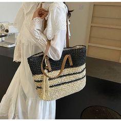 Summer Beach Bags, Straw Weaving, Braided Bag, Summer School Outfits, Knitting Tote, Woven Handbags, Summer Beach Outfit, Woven Tote Bag, Summer Bag