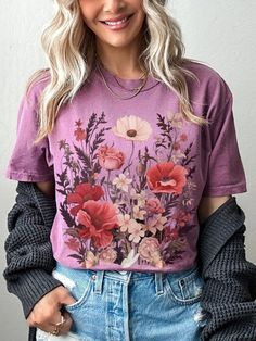 Olivia Mark - Minimalist Casual Round Neck Short Sleeve T-shirt with Butterfly Animal Print and Breathable Fabric Butterfly Animal, Cottagecore Shirt, Botanical Shirt, Trendy Streetwear, Casual Shirt Women, Round Neck Shirt, Purple T Shirts, Loose Fitting Tops, Comfortable Tops