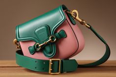 Elegant Shoes Heels, Stylish Leather Bags, Leather Bag Design, Patent Leather Handbags, Crossbody Bags For Travel, Stylish Handbags, Trendy Handbags, Fancy Bags, Cute Purses