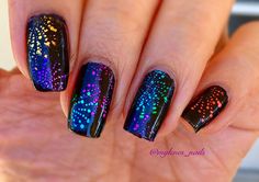 Under The Stars Nail Ideas, Fire Work Nail Art, Nail Designs Patriotic, Fire Works Nail Design, Bonfire Nails Design, Nail Firework Design, Bonfire Nail Designs, Disney Firework Nails, Black 4th Of July Nails