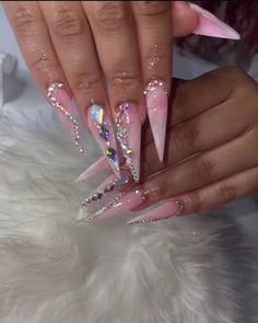 Stilleto Nails Rhinestone, Prom Stilleto Nails, Stilleto Nails With Rhinestones Bling, Birthday Nails Stilleto, Prom Nails Stiletto, Stiletto Prom Nails, Sparkle Stiletto Nails, Bling Nails Stiletto, Stiletto Nails With Gems