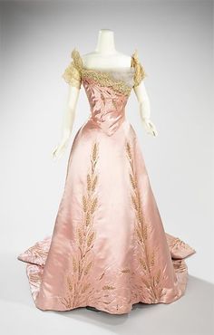 The Metropolitan Museum of Art. "American Woman: Fashioning a National Identity," May 5, 2010 – August 15, 2010.Brooklyn Museum. "The Opulent Era: Fashions of Worth, Doucet & Pingat," December 1, 1989–February 26, 1990 Áo Blu, Vestidos Vintage