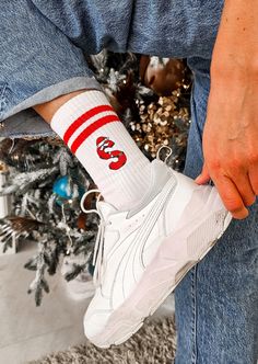 Composition: 85% combed cotton, 10% polyamide fiber, 5% elastane. These socks are made from combed cotton for a comfortable and non-shrinking fit. Get into the holiday spirit with these cozy white socks, featuring the playful embroidery "Santa's Favorite." These soft, comfortable socks make the perfect Christmas gift for loved ones or even yourself! Whether worn by the fireplace or tucked into stockings, they add a festive touch to any outfit. Ideal for spreading holiday cheer and guaranteed to bring a smile. Cozy White Socks, Xmas Letter, Xmas Socks, Embroidered Socks, Santa Socks, Socks Gift, Gift For Grandpa, Gift Season, Comfortable Socks