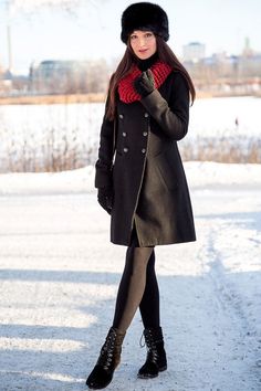 Kinds Of Hats, Womens Winter Fashion Outfits, Girls Fur, Trend Forecast, Fur Hats, Hat Outfit, Outfit Chic, 2017 Fashion Trends