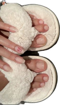 Natural Nail Pedicure, Milk Nails Pedicure, Pedicure Ideas Natural, Nude Nails Toes, Neutral Toenails, Pedicure Nude Colors, Nude Toes Pedicure, Short Toe Nails Pedicures, Nude Toe Nail Designs