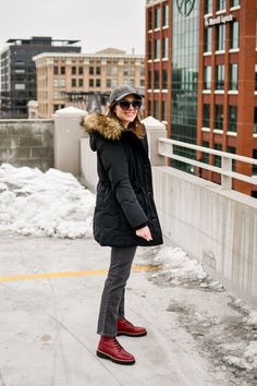 Downtown Boise casual winter outfit idea for women | Boise life and style blog Cotton Cashmere Cat Hair Uniqlo Coat, Grey Jeans Outfit, Best Work Pants, Casual Winter Outfit, Winter Jeans, Boot Jeans, Style Blogger, Cat Hair, Casual Work Outfits