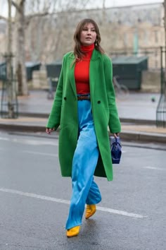 13 Holiday Outfit Color Combos That are Just Festive Enough | StyleCaster Green Heels Outfit Classy, Green Style Outfit, Blue And Green Outfit, All Green Outfit, Coordinates Outfits, Colour Blocking Fashion, Color Combos Outfit, Trendy Fall Outfits