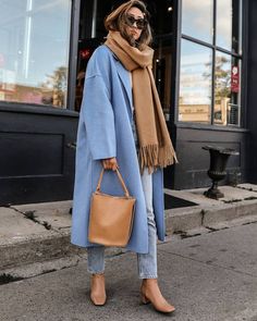 Fall Fashion Coats, Blue Coat, Mode Casual, Autumn Outfits, Coat Outfits, Mode Inspo, Winter Mode, Casual Winter Outfits, 가을 패션