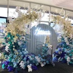 there is a mirror decorated with blue and white flowers