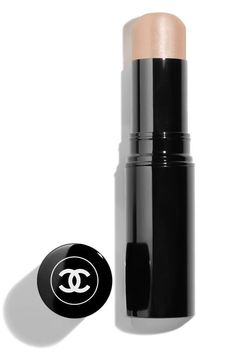 Chanel Highlighter, Sophisticated Makeup, Weekend Makeup, Chanel Les Beiges, Over Makeup, Glow Stick, Highlighter Brush, Favorite Makeup Products, Chanel Beauty