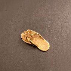 Questions? Leave A Comment Below! 14k Yellow Gold Flower Flip Flop Charm Pendant. Gold Flower, Gold Flowers, Photo 1, Flip Flop, Leave A Comment, Charm Pendant, See Photo, Womens Jewelry Necklace, Flip Flops