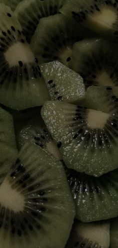 sliced kiwis are arranged on top of each other in a close up view