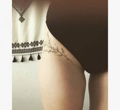 Super tattoo hip bone quotes 42+ Ideas #tattoo #quotes Hip Crease Tattoo, Hipbone Tattoo, Bone Quotes, Marine Tattoo, Tattoo Hip, Vintage Style Tattoos, Tattoo Vintage, Bone Tattoo, Tattoo Nature