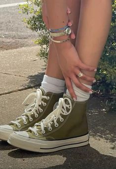 Converse Reference Photo, Converse Fall Aesthetic, Sage Shoes Outfit, All Star Converse Aesthetic, Converse Green Shoes, Vintage Sneakers Aesthetic, Green Shoes Aesthetic, Colorful Converse Outfit, Green Converse Outfits