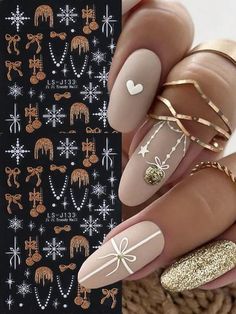 Winter Nails Beige, Neutral Holiday Nail Designs, Brown Xmas Nails, 3d Xmas Nails, Christmas Nails With Stickers, Christmas Nail Designs Gold, Gold And Silver Christmas Nails, Christmas Nails Beige, New Years And Christmas Nails