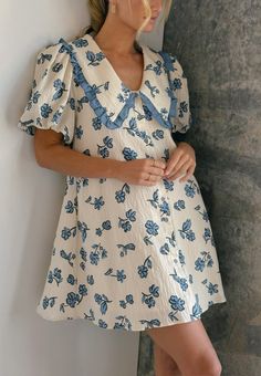 Floral Dress Ideas, Formal Floral Dress, Acorn People, Long Floral Dresses, Floral Mini Dresses, Blue Floral Mini Dress, Summer Wedding Guest Dress, Fall Family Pictures, Winter Family