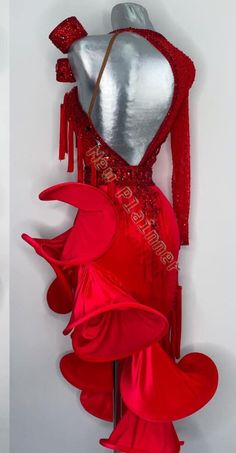 a woman's red dress is displayed on a mannequin