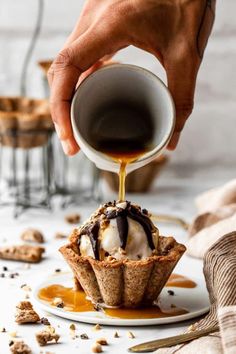 Vegan Affogato, Affogato Cookie, Magic Chocolate, Frappuccino Recipe, Dairy Free Ice Cream, Vegan Cakes, How To Roast Hazelnuts, Cookie Cups, Chocolate Cinnamon