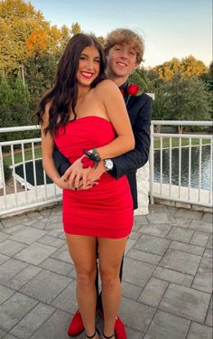 Red And Black Homecoming Couple, Cute Formal Poses, Black And Red Hoco Couple, Red And Black Hoco Couples, Homecoming Picture Ideas With Date, Homecoming Pictures With Date Cute, Homecoming Dates Matching