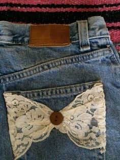 Lace Jeans, Upcycle Clothes Diy, Diy Sewing Clothes, Denim And Lace, Lace Bows, Upcycle Clothes, Sewing Clothes, Fashion Sewing