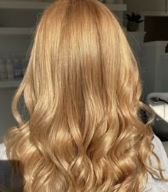 Warm Golden Blonde Hair, Balayage For Brunettes, Beautiful Hair Color Ideas, Hair For Special Occasions, Gold Blonde Hair, Golden Hair Color, Blonde Hair Tips, Different Hair Lengths, Golden Blonde Hair Color