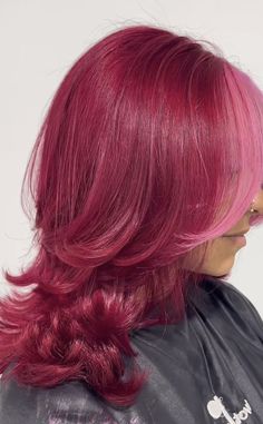 Magenta And Light Pink Hair, Dark And Bright Red Hair, Red Into Pink Hair, Pink Hair Different Shades, Hot Pink Hair With Money Piece, Bright Red Hair With Pink Highlights, Pink And Dark Pink Hair, Light Cherry Red Hair Color, Burgundy With Pink Highlights