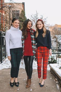 Preppy Christmas Outfits Women, Christmas Fashion Outfits, Winter Ootd, Xmas Photos, Dressing Ideas, Trendy Christmas Outfits, Christmas Clothes, Christmas Outfits Women, Woman's Fashion