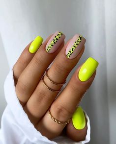 Short nail design ideas Neon Yellow Nails, Yellow Nails Design, Dip Nails, Vibrant Nails, Bright Nails, Short Acrylic Nails Designs, Neon Nails