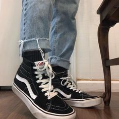 High Top Vans Aesthetic, Vans Old Skool Aesthetic, Vans Aesthetic Outfit, Vans Shoes Aesthetic, Skater Photography, Old Skool Outfit, Vans Old Skool Outfit