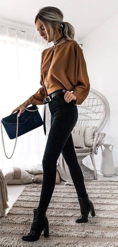 Comfy Jean Outfits #woman #fashion #fashionoutfits #fashiontrend #fashiontrendsoutfits #jeans #skinnyjeans #dailyoutfit #fashionactivation #highwaisted Slides Outfit, Booties Outfit, Stunning Outfits, Inspired Outfits, Casual Fall Outfits, Outfit Casual, Black Skinnies, Fall Winter Outfits