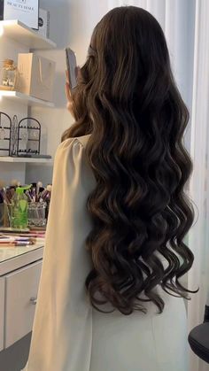 Peinados Para Graduacion Sueltos, Peinados Elegantes Sueltos, Soft Wedding Hair, Loungewear Photoshoot, Hair Wedding Styles, Soft Healthy Hair, Hair Styles Long Hair, Long Hair Wedding, Light Curls