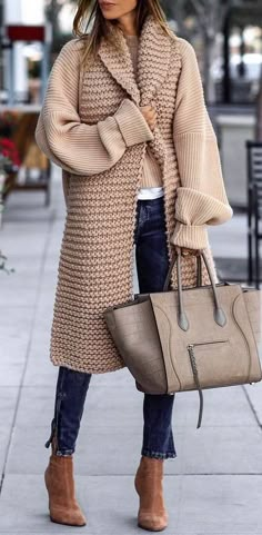 Jeans Heels, Fall Fashion Coats, Long Sleeve Knitted Cardigan, How To Wear Scarves, Knitted Coat, 가을 패션, Outfits Casual, Fall Winter Outfits, Womens Fashion Trends