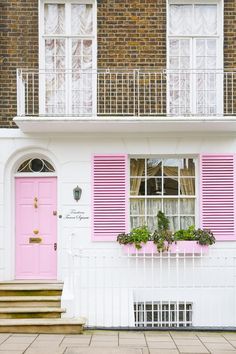 Pink Front Doors, Barbie Dream House Aesthetic, Indoor Gates, Cottage House Decor, Salon Signage, Beach Cottage House, Romantic Architecture, Front Door Colours, Pink Doors