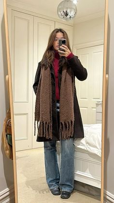 Basics Outfit Winter, Cute Layered Outfits Cold Weather, Winter Theater Outfit, Mba Lifestyle, Theater Outfit Ideas Classy, Philly Outfits, Really Cold Winter Outfits, Theater Outfit Ideas, College Lookbook