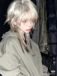 Douyin Style, Japanese Men Hairstyle, Aesthetic Asian, Blonde Asian, Womens Haircuts Medium, Goth Hair, Dyed Hair Inspiration, Ribbon Hairstyle, Bleach Blonde