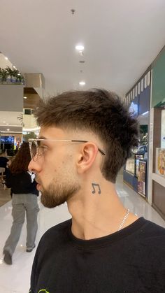 Mullet+Argentino Men Haircut Mullet Fade, Undercut Mohawk Mens, Short Medium Length Haircut Men, Haircuts For Hats Men, Semi Buzzcut Men, Modern Mullet Burst Fade, Urban Mullet, Buzz Mullet Men, Mullet With Short Hair