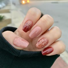 Acrylic Nail Designs November, Autumn Sparkle Nails, November Gel Nails Designs, Fall Wedding Nails Bridesmaid, September Gel Nails, Fall Nails With Glitter, Novemember Nails, Fall Glitter Nails, Jan Nails