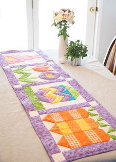 Easter Quilts Wall Hangings, Easter Table Runner Pattern, Easter Egg Table Runner, Easter Front Porch, Easter Quilt, Easter Quilts, Moda Fabric Quilts, Digital Table, Table Runner Quilt