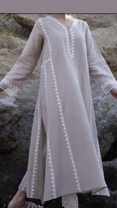 Pakistani Lace Kurtas, Pakistani Lace Suits, Rakhi Outfits, Style Outfits Summer, Summer Vibes Aesthetic, Aesthetic Summer Outfits, Lawn Dresses, Lace Suit, Kaftan Designs