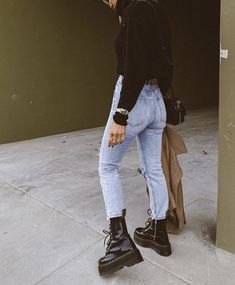 Cute Apostolic Outfits, Apostolic Outfits, Dr Martens Outfit, Outfit Botas, Cold Outfits, Wardrobe Tips, Outfits Chic, Nice Style, Causual Outfits