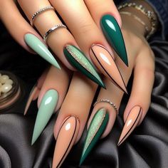 Nails With Green, Fancy Nails Designs, Stiletto Nails Designs, Dope Nail Designs, Get Nails, Nail Designs Glitter, Fancy Nails