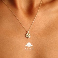 Good Luck Pendant Jewelry For Mother's Day, Shamrock Necklace, Icon Jewelry, Apple Watch Fashion, Luck Necklace, Good Luck Necklace, Clover Jewelry, Pretty Jewelry Necklaces, Four Leaf Clover Necklace